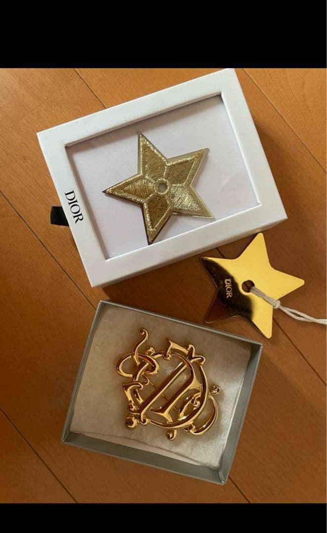 Dior 星型ブローチ 金色