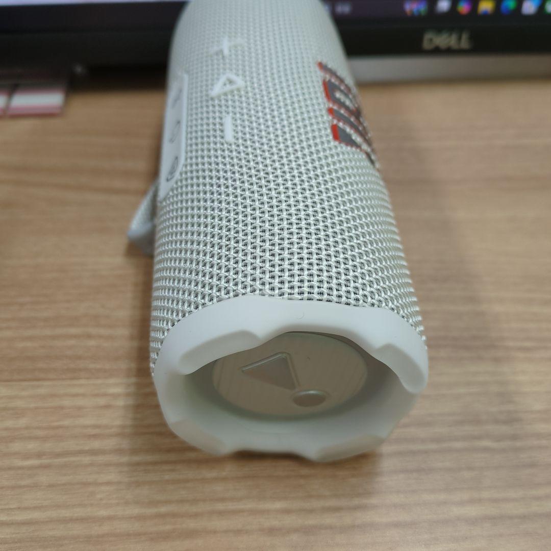 JBL ワイヤレススピーカー ホワイトflip7