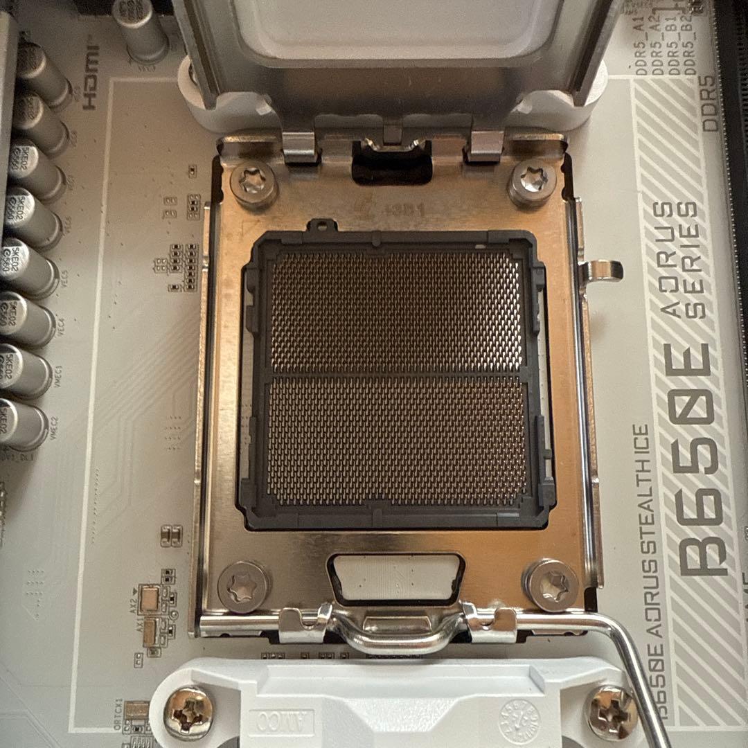 GIGABYTE バックコネクトマザーボード