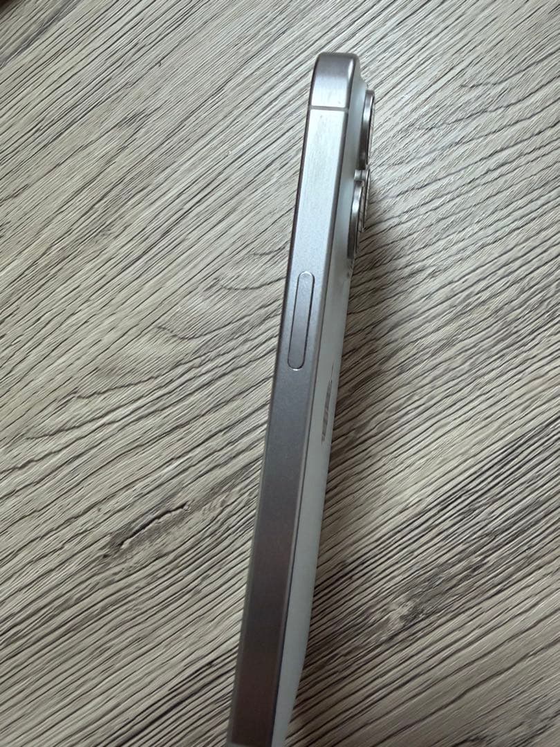 iPhone15Pro 本体　256GB 白 ajew エジュー ケース付き