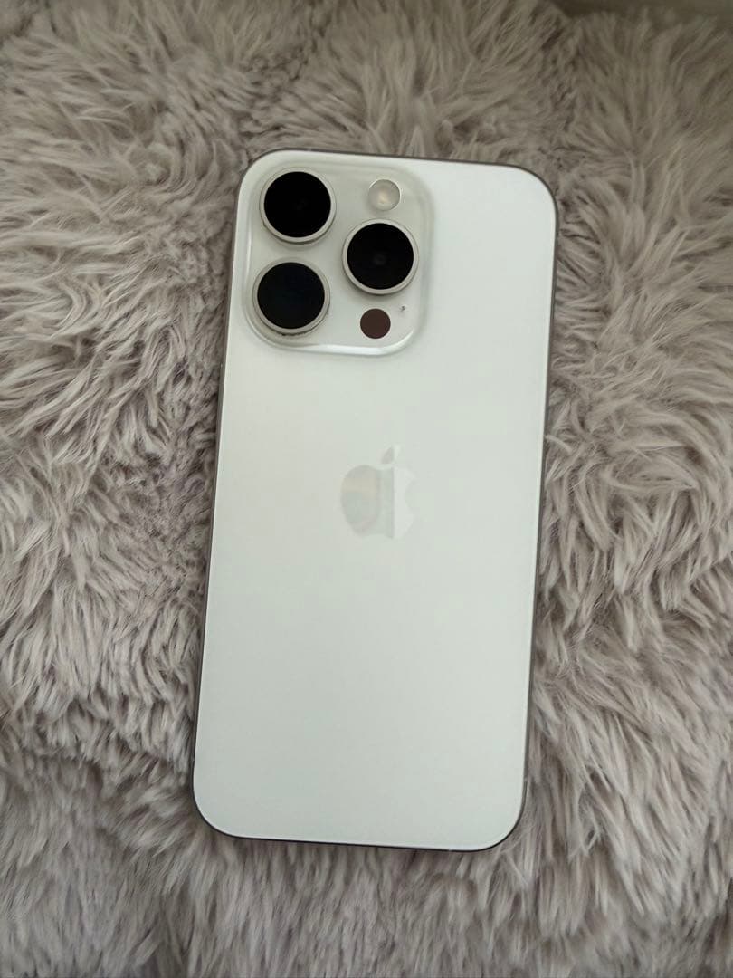 iPhone15Pro 1TB ホワイト◎美品◎zzzでお願いします