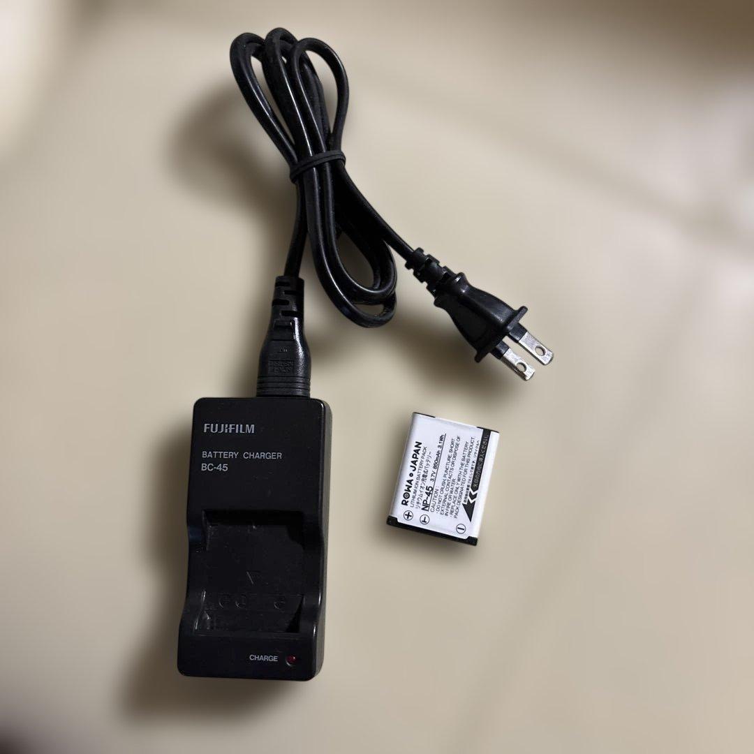 Fujifilm FinePix Z200fd 本体と付属品(バッテリーは新品)