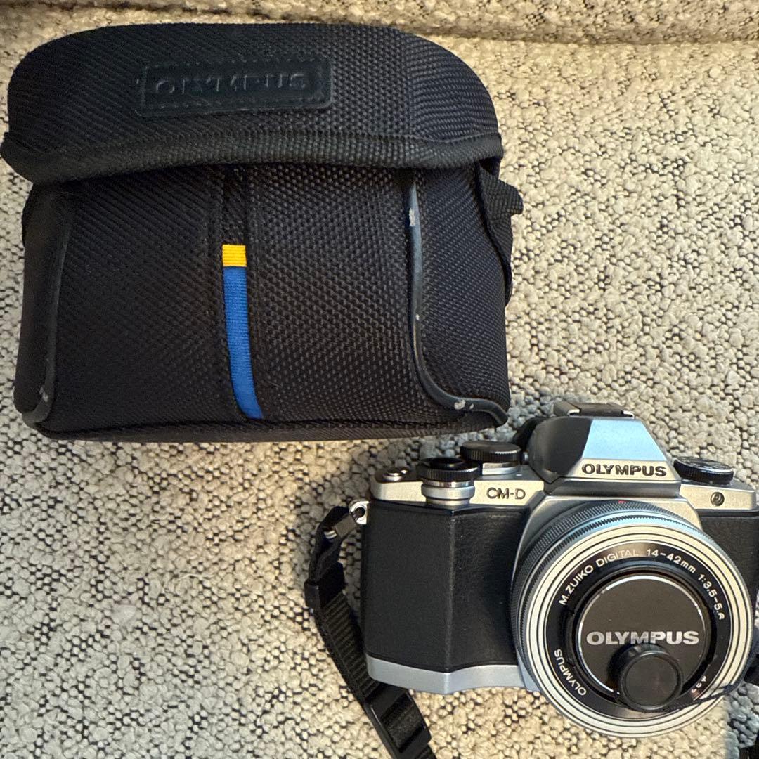 OLYMPUS OM-D ミラーレス一眼 14-42mm