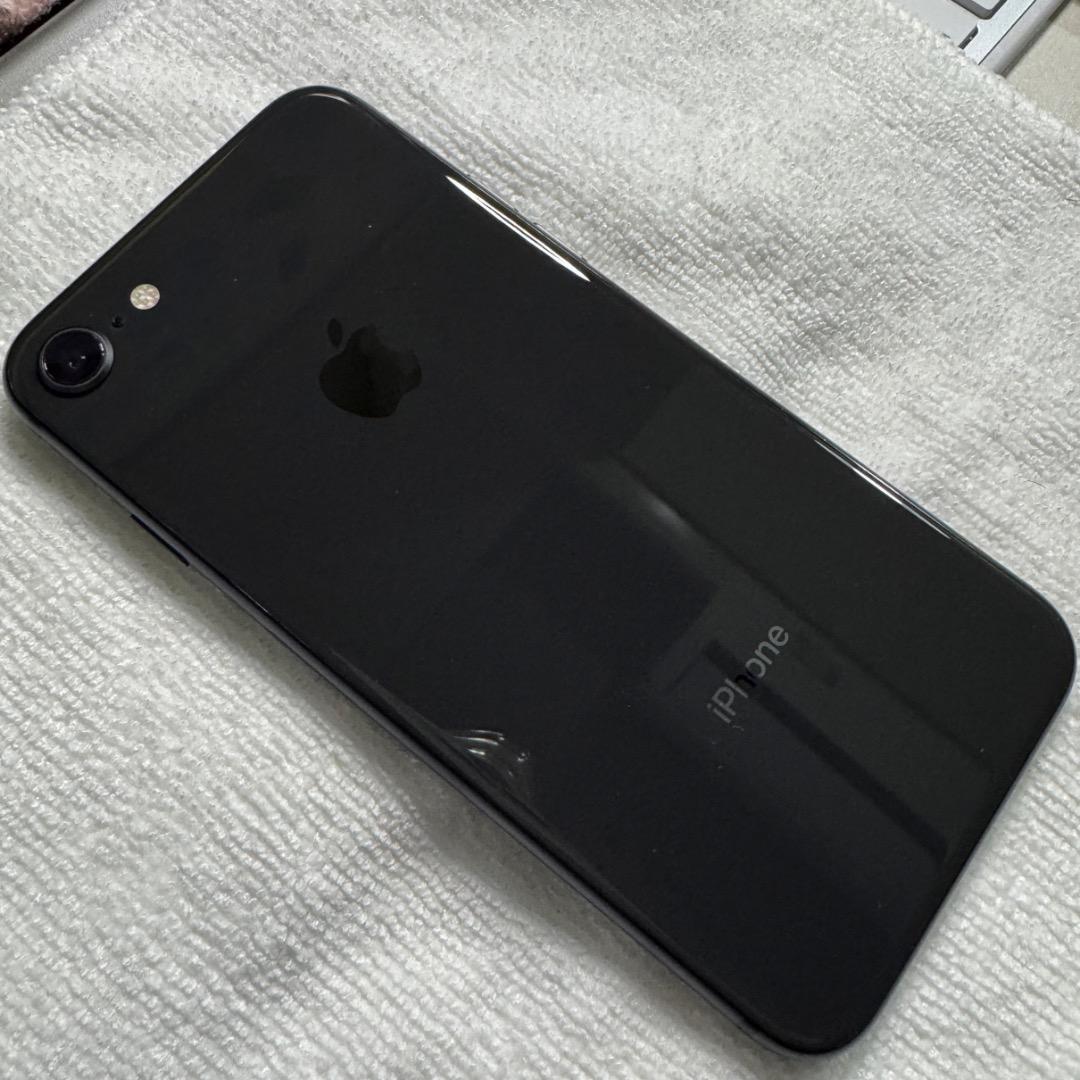 Elégance様 【美品】　Apple iPhone 8 バッテリー100％