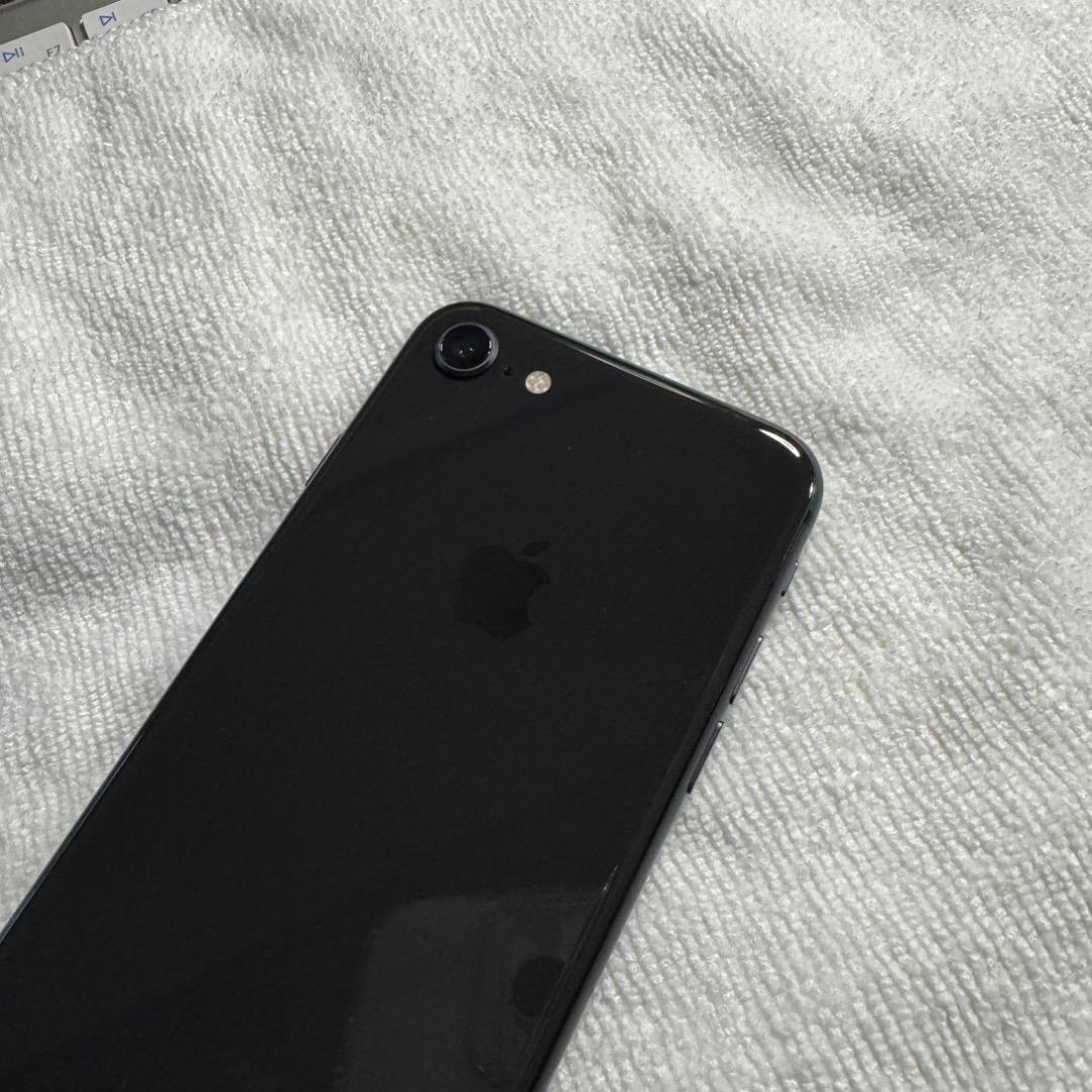 Elégance様 【美品】　Apple iPhone 8 バッテリー100％