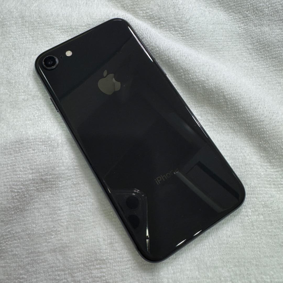 Elégance様 【美品】　Apple iPhone 8 バッテリー100％