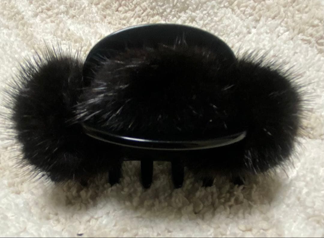 アレクサンドル ドゥ パリファー付きヘアクリップブラック