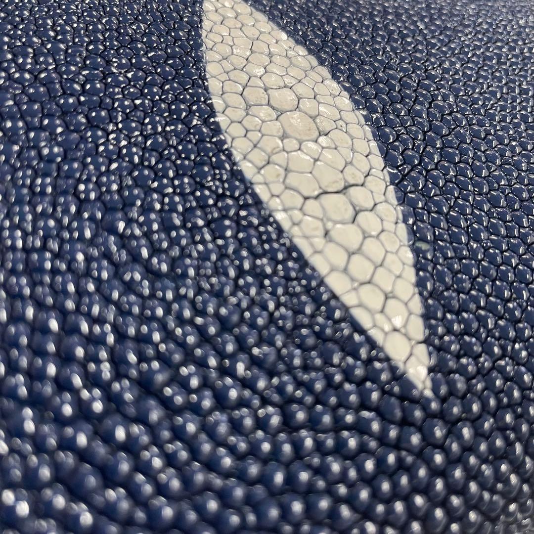 スティングレイ 長財布 ネイビー ストラップ付 大容量 本革 ラウンドファスナー