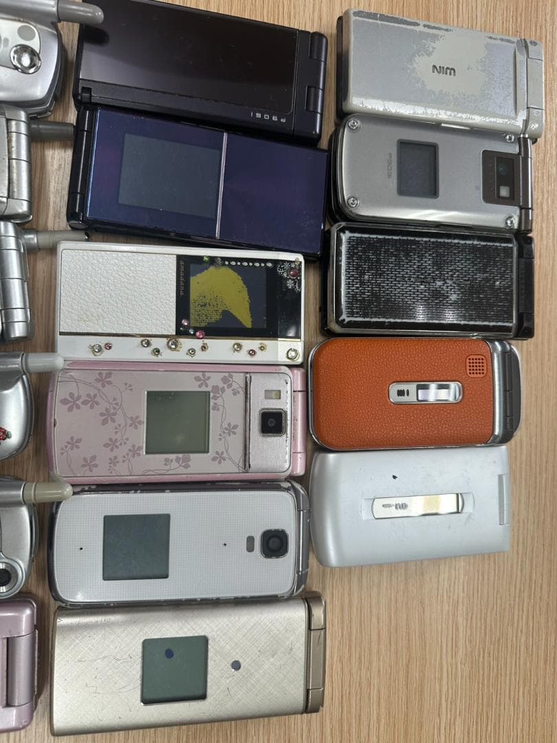 む*！様 折りたたみ式携帯電話23台セット　ガラケーまとめ　ドコモ　au