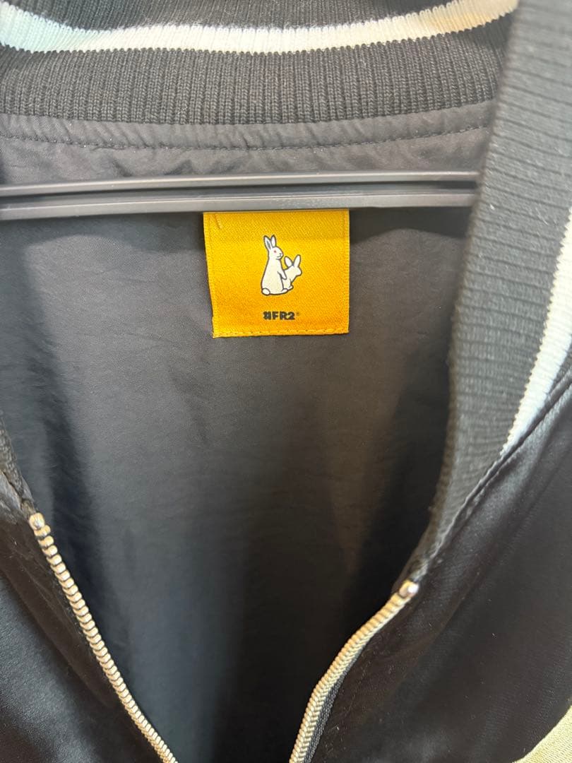 【美品】FR2 スカジャン 黒銀 ウサギ刺繍 Mサイズ