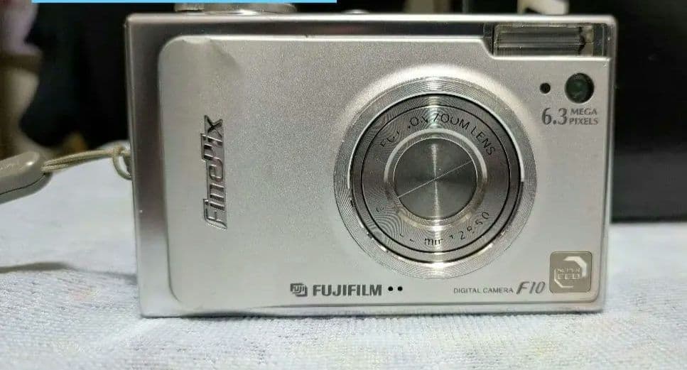 コンパクトデジタルカメラ　FUJIFILM Finepix F10 中古品