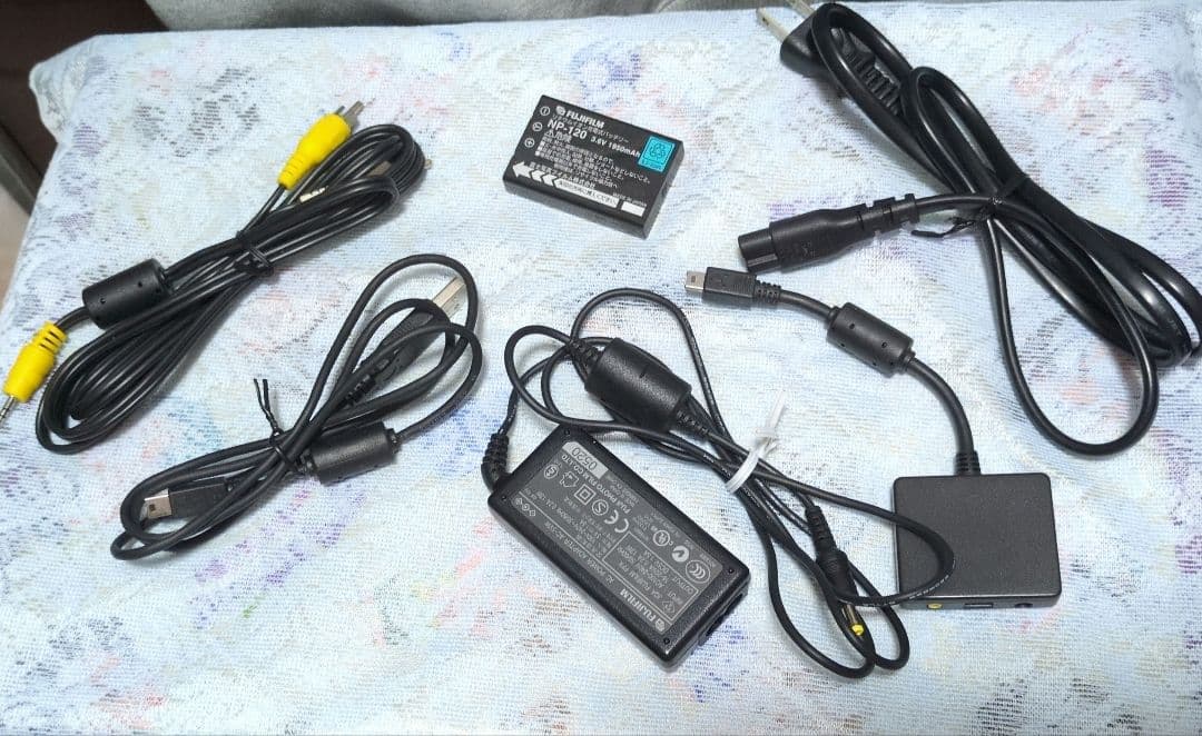 コンパクトデジタルカメラ　FUJIFILM Finepix F10 中古品