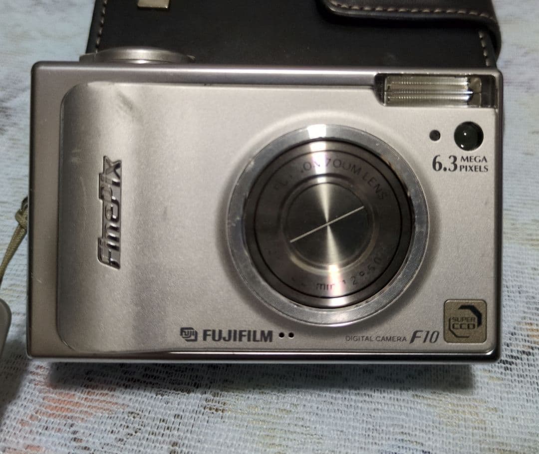 コンパクトデジタルカメラ　FUJIFILM Finepix F10 中古品