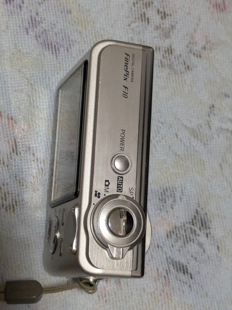 コンパクトデジタルカメラ　FUJIFILM Finepix F10 中古品