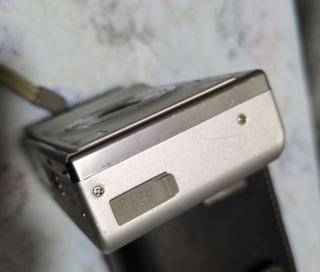 コンパクトデジタルカメラ　FUJIFILM Finepix F10 中古品