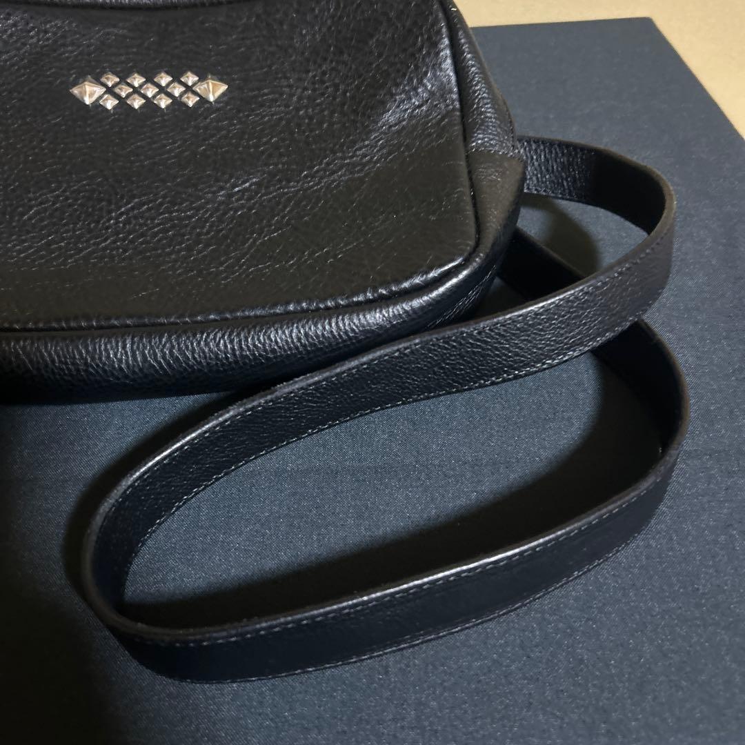 【 CALEE 】 STUDS LEATHER BODY BAG 25AW