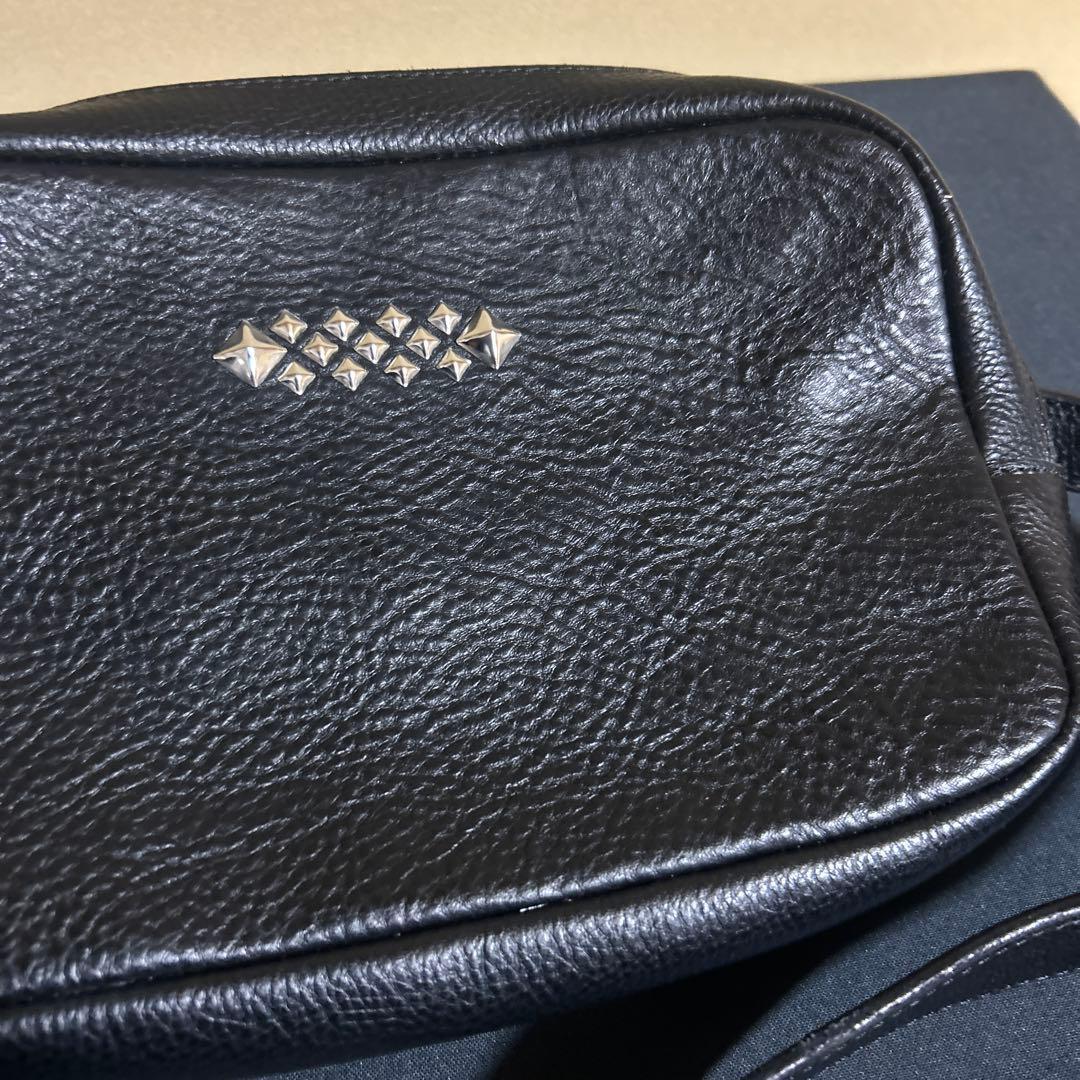 【 CALEE 】 STUDS LEATHER BODY BAG 25AW