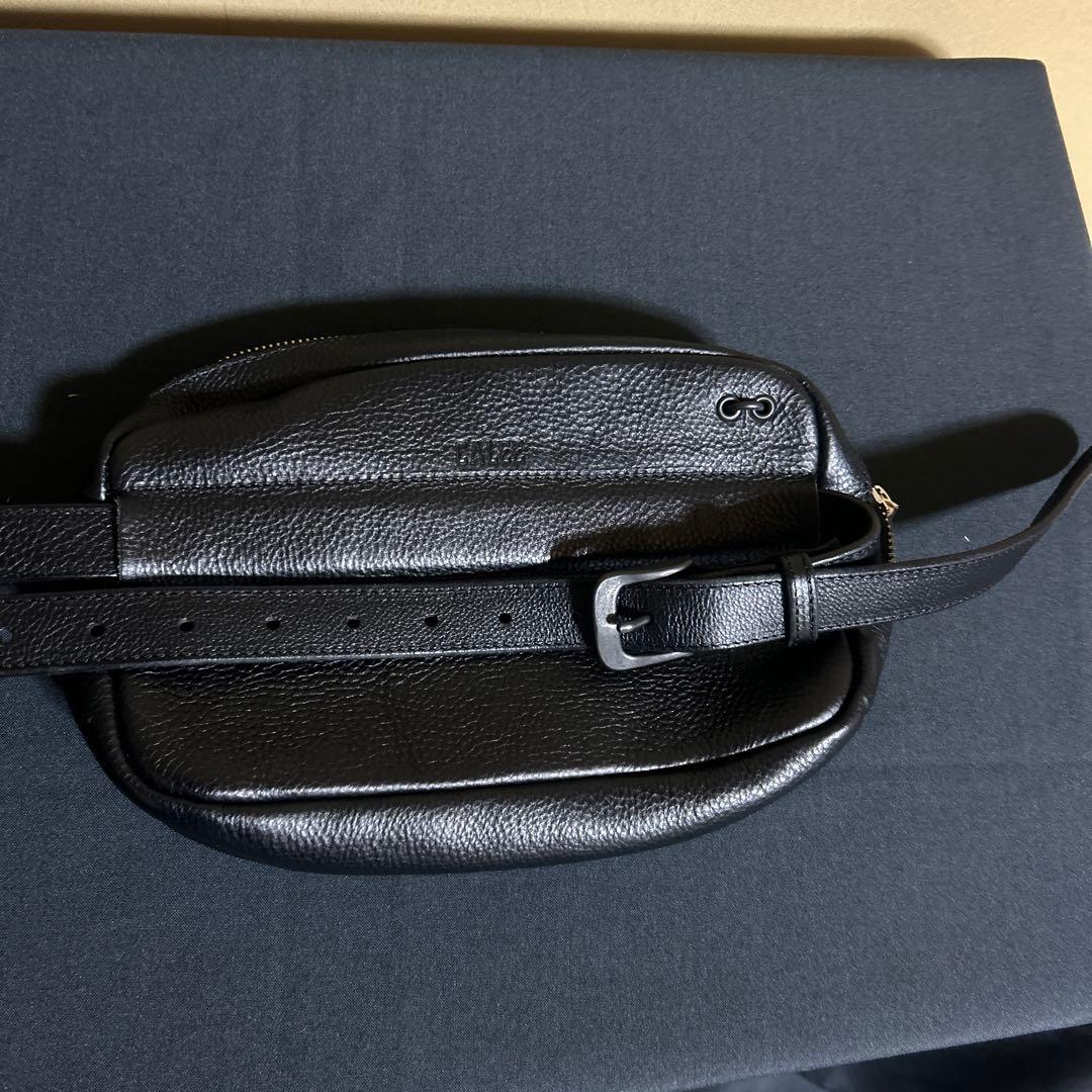 【 CALEE 】 STUDS LEATHER BODY BAG 25AW