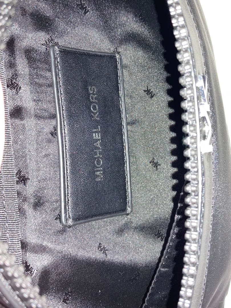 未使用品　マイケルコース　MICHAEL KORS ボディバッグ　ブラック