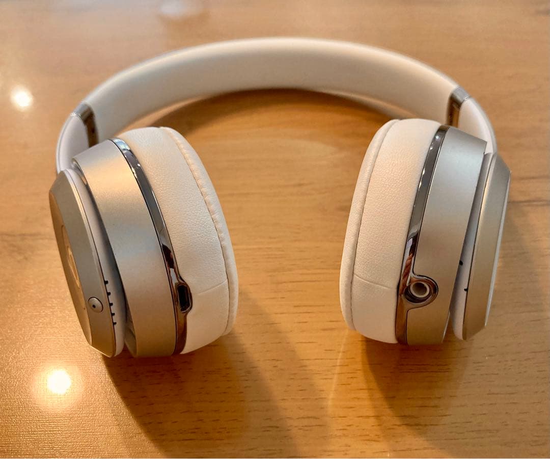 【限定セール中！】beats solo 3ワイヤレス ヘッドホン　シルバー