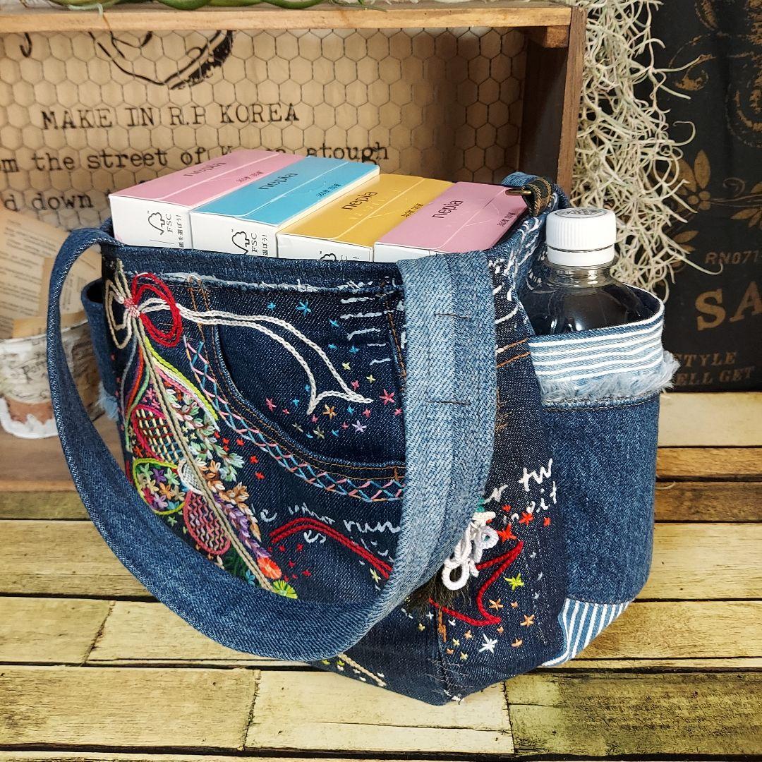 【Kura】刺繍デニムバック　No.650　デニムリメイク　刺繍バック