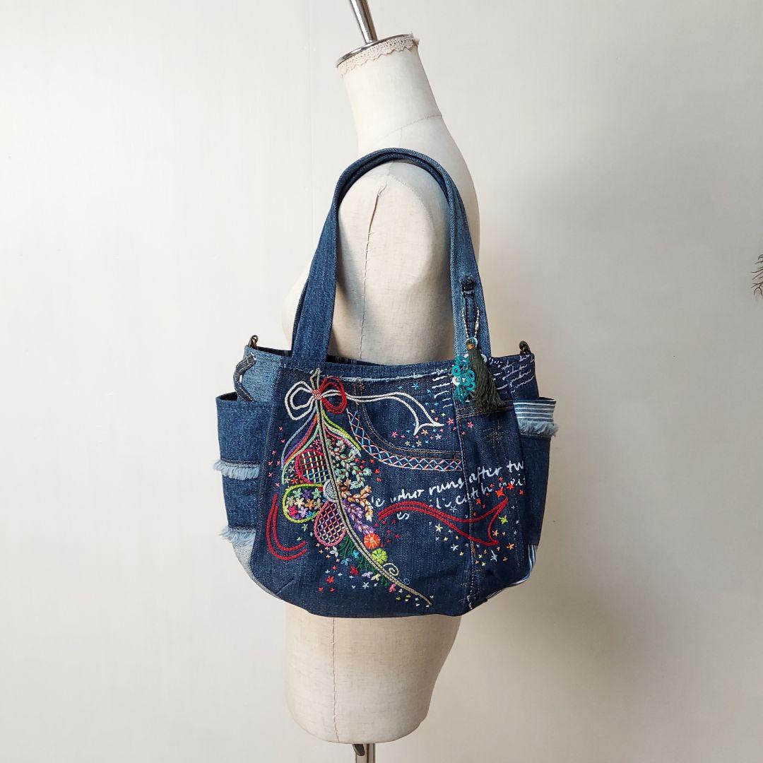 【Kura】刺繍デニムバック　No.650　デニムリメイク　刺繍バック