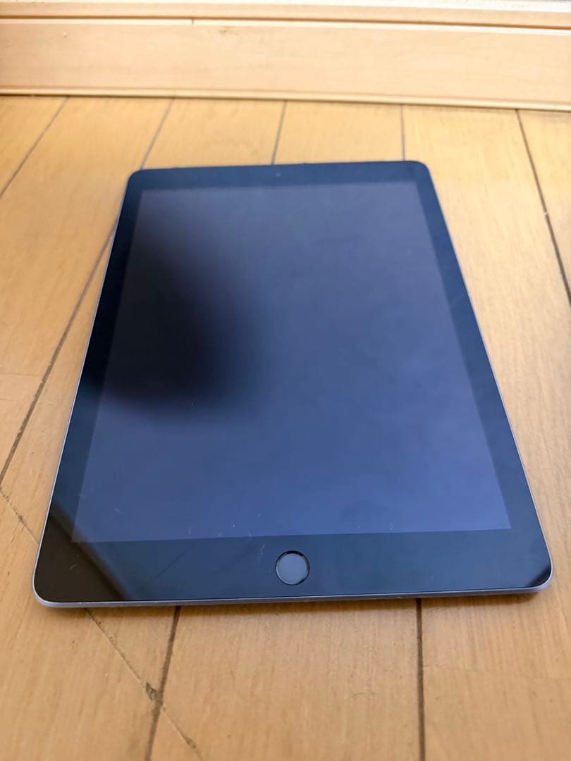 iPad 第6世代 32GB Wi-Fiモデル / セルラーモデル