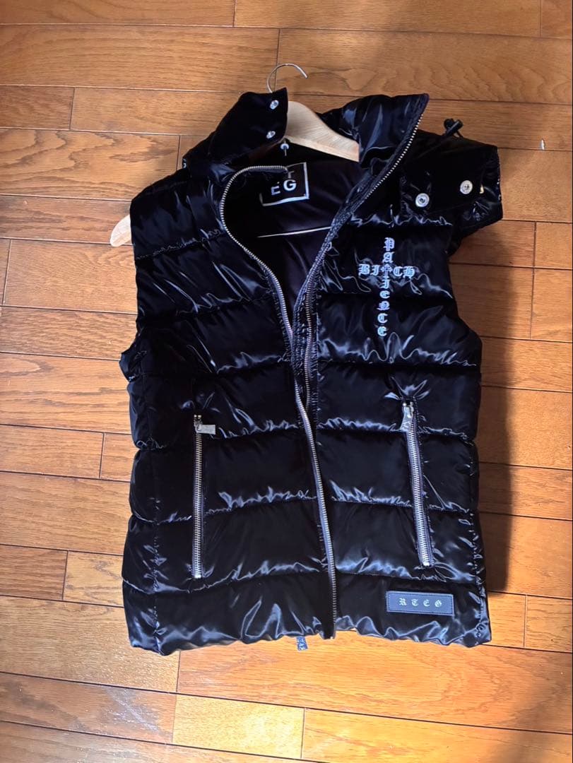 からね アダムスジャグラー　フード付き黒ベスト