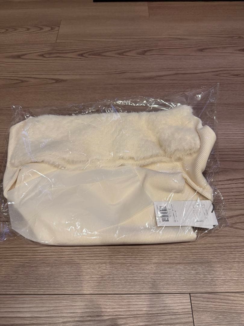 JUSGLITTY ファーリーオフショルニット　新品タグ付き