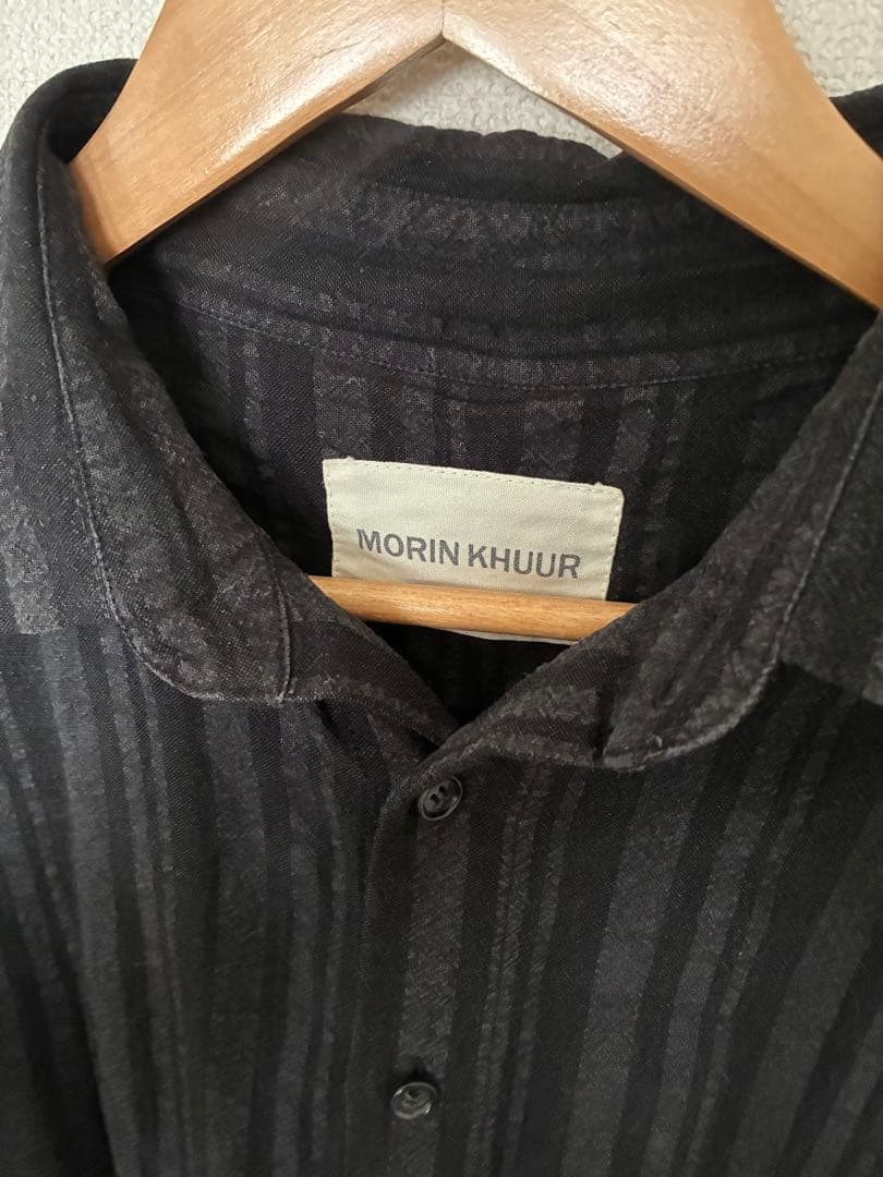 MORIN KHUURロングシャツ 黒とグレー