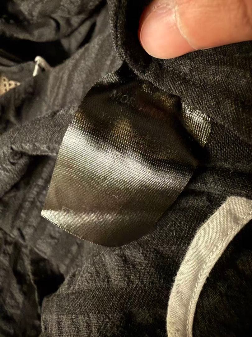 MORIN KHUURロングシャツ 黒とグレー