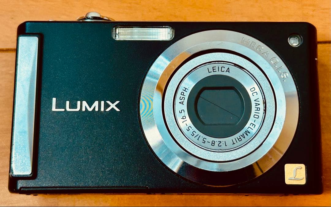 Panasonicコンパクトデジタルカメラ LUMIX➕SDカード付き