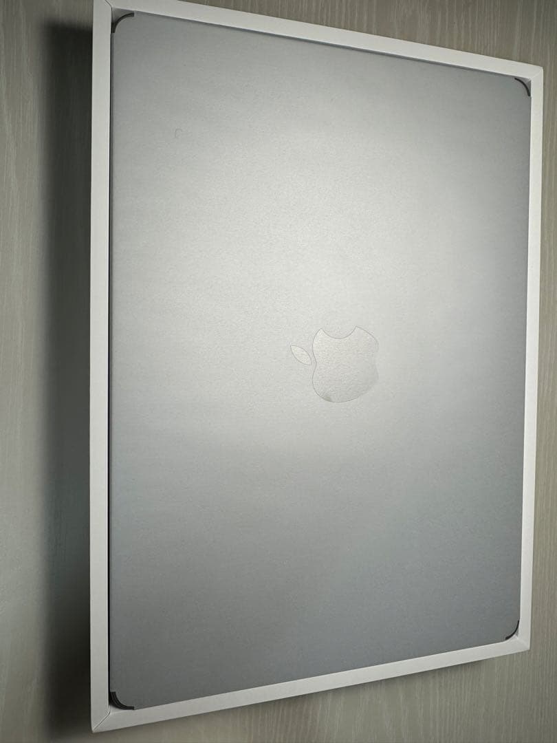 シルバー MacBook Air 13inch (2025年3月発売モデル)