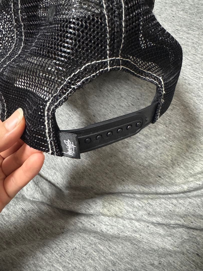 STUSSY ブラック メッシュキャップ