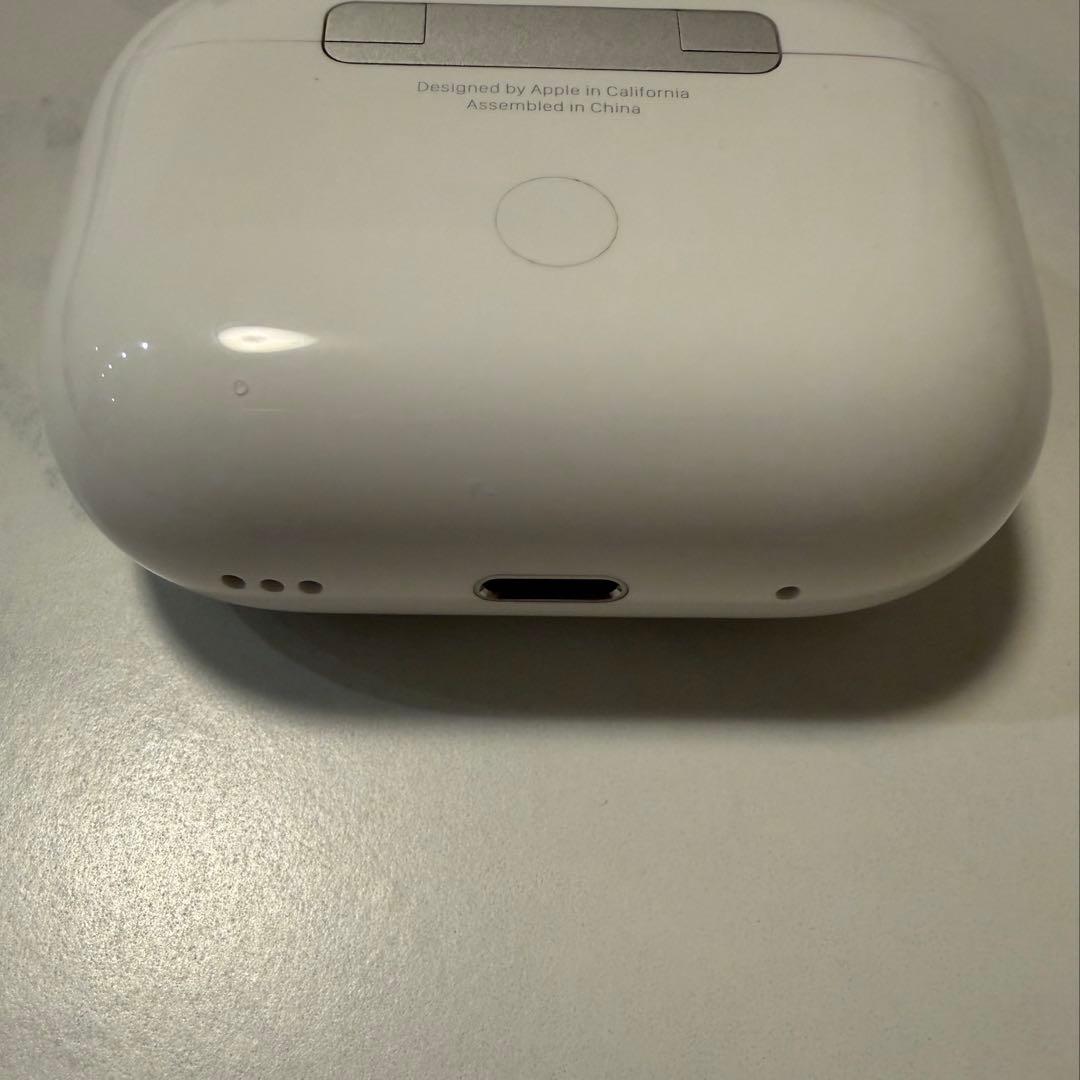 AirPods Pro（第2世代）本体＋Lightning充電ケース