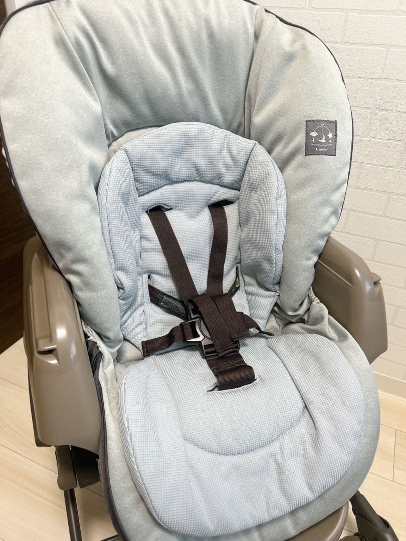 【Combi】ネムリラ オートスウィング(ハイローチェア)