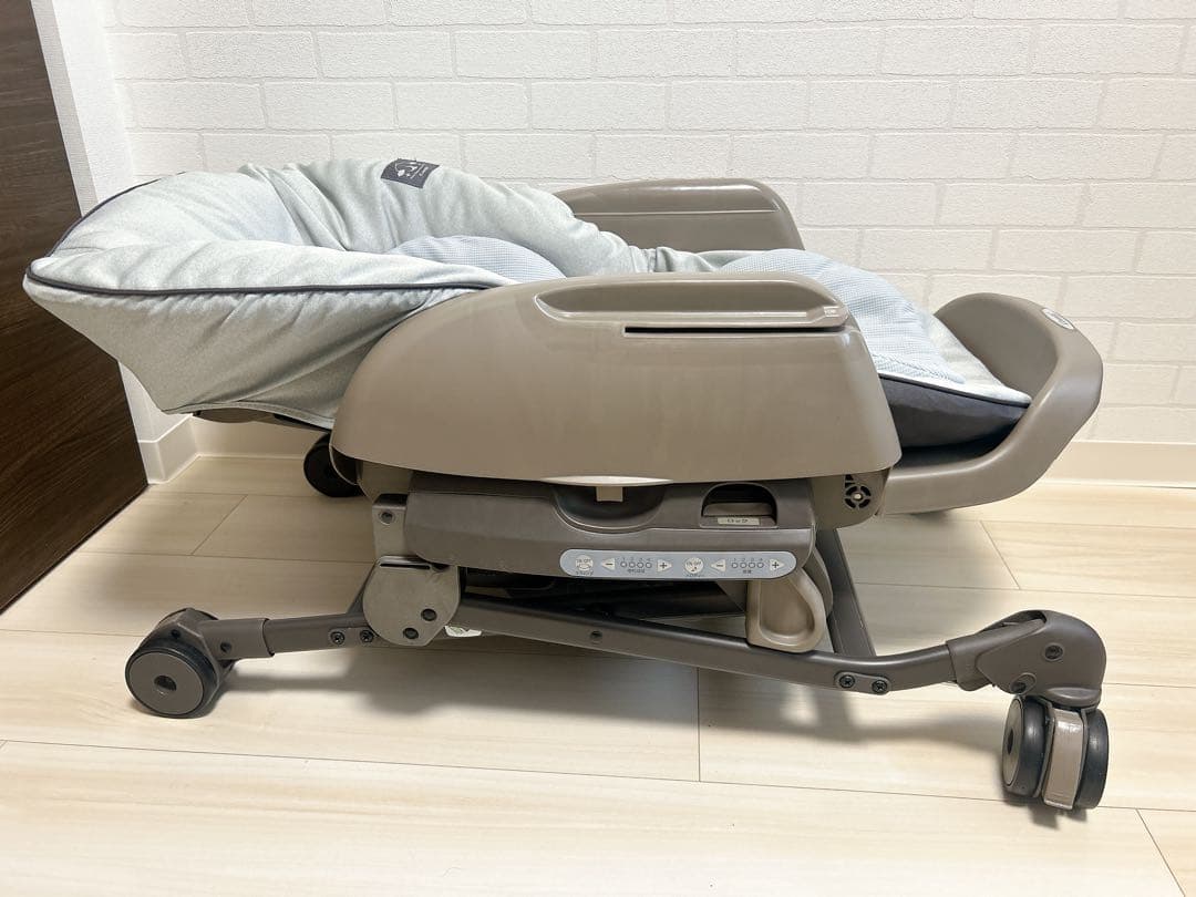 【Combi】ネムリラ オートスウィング(ハイローチェア)