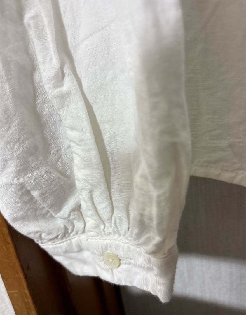 美品 ネストローブコットンリネンダンガリーフリルシャツ