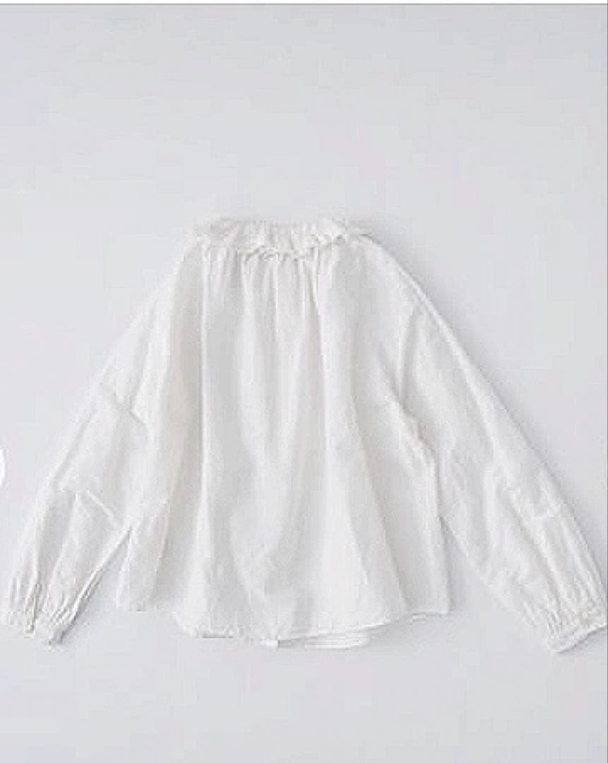 美品 ネストローブコットンリネンダンガリーフリルシャツ