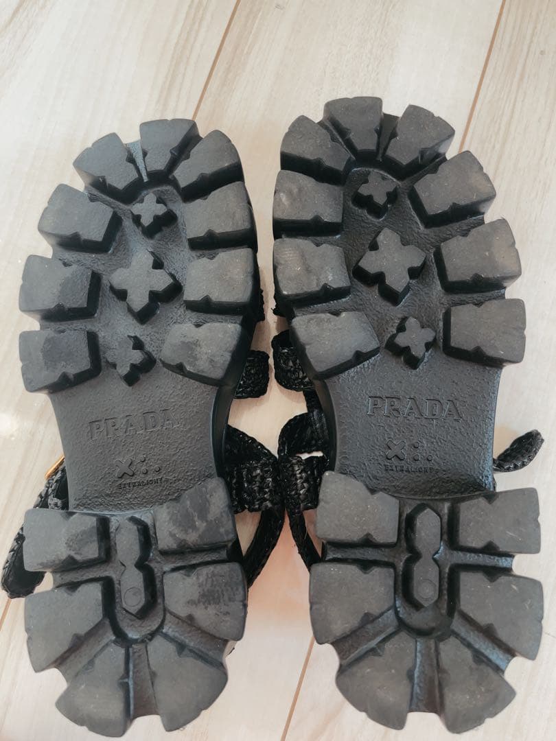 PRADA ブラック ストラップサンダル