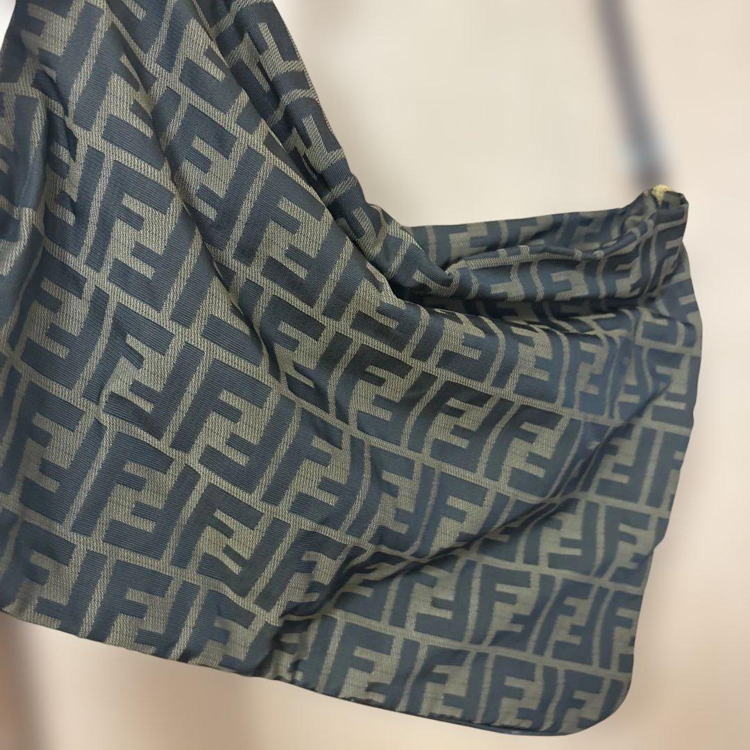 Fendi ショルダーバッグ ダークベージュ