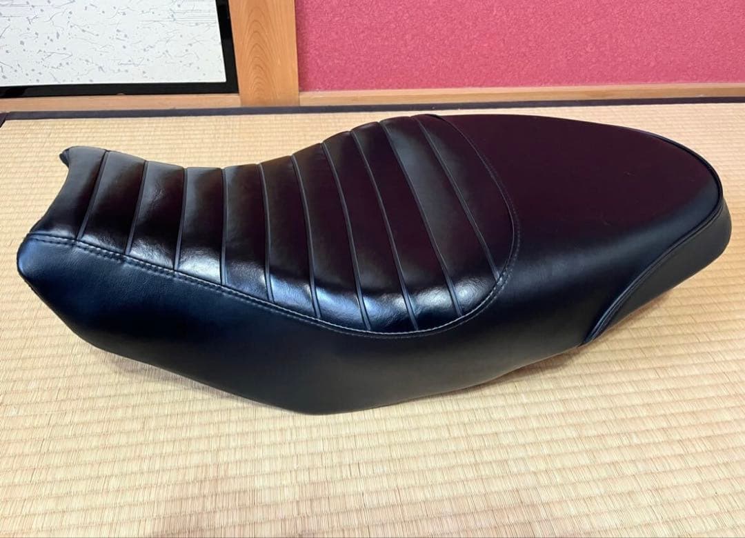 ドゥカティー　スクランブラー 800 サージェント製 タックロールシート 黒皮