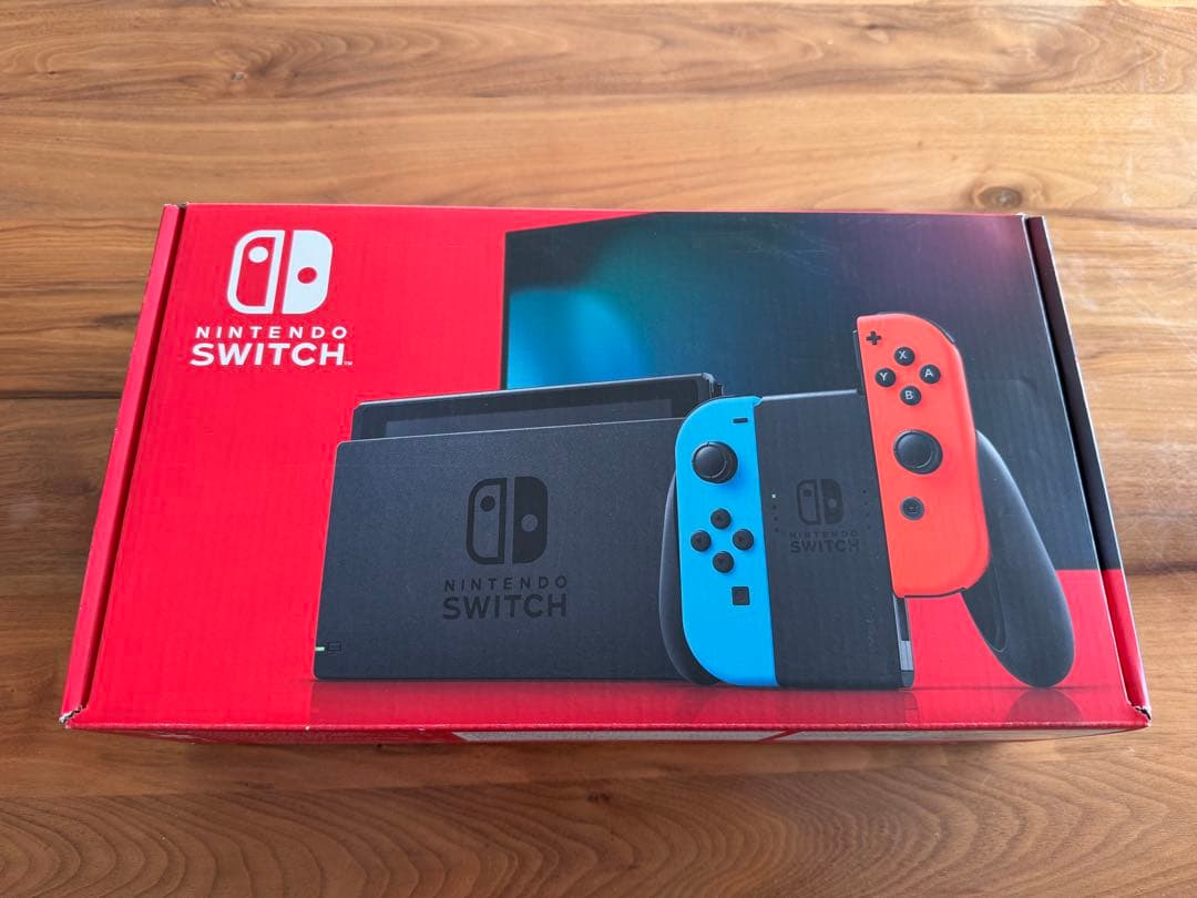 ニンテンドースイッチ　ネオンブルー、レッド