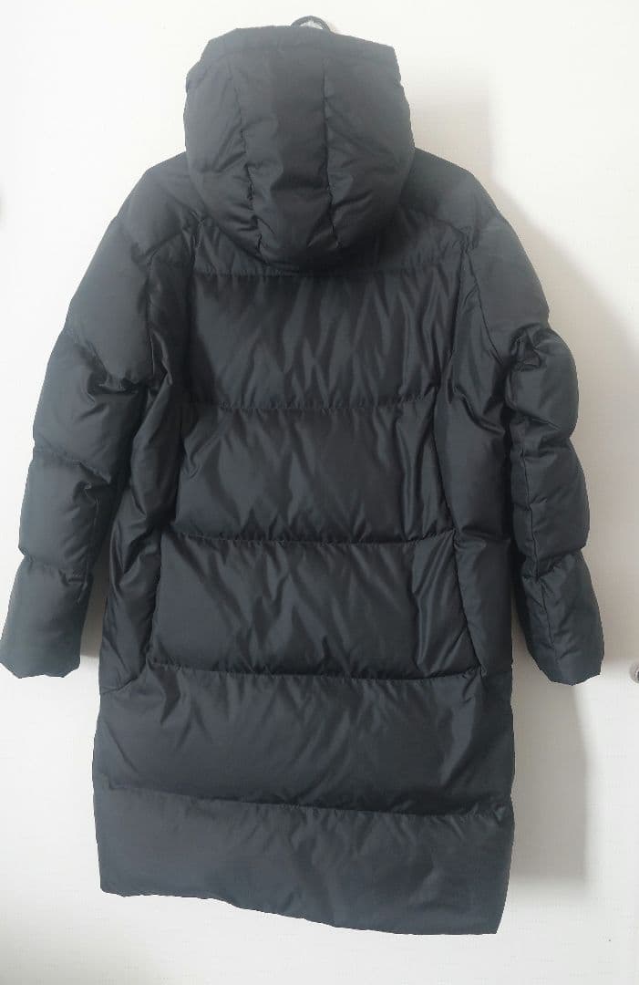 DESCENTE　フード付き ダウンコート　ブラック