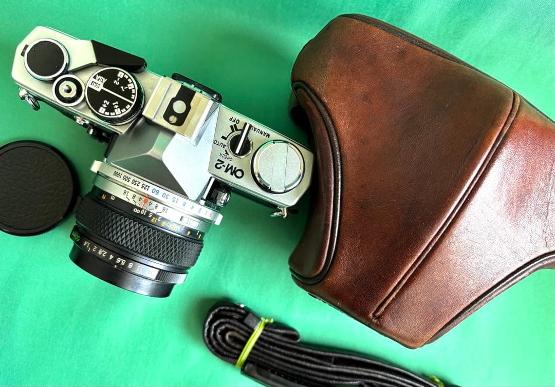 ★ OLYMPUS OM-2 (革ケース付)+ ★ 標準レンズ 50mm