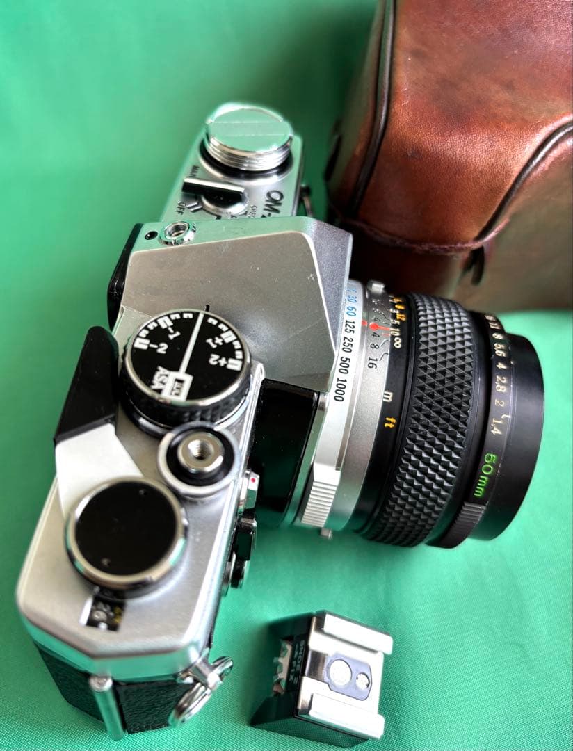 ★ OLYMPUS OM-2 (革ケース付)+ ★ 標準レンズ 50mm