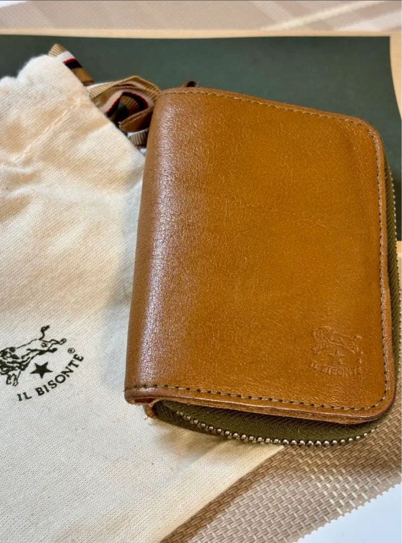 【入手困難】IL BISONTE(イルビゾンテ) ケース　ブランド 高級