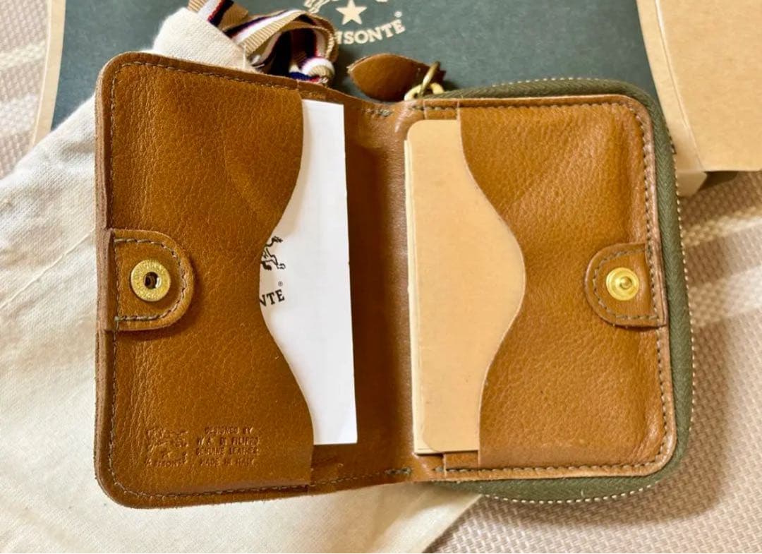 【入手困難】IL BISONTE(イルビゾンテ) ケース　ブランド 高級