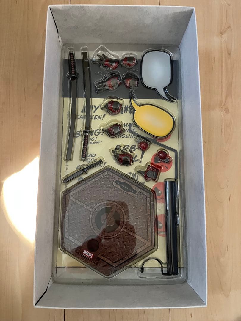 マーベル・コミック　サイドショウ・シックス・スケール　デッドプール　ホットトイズ