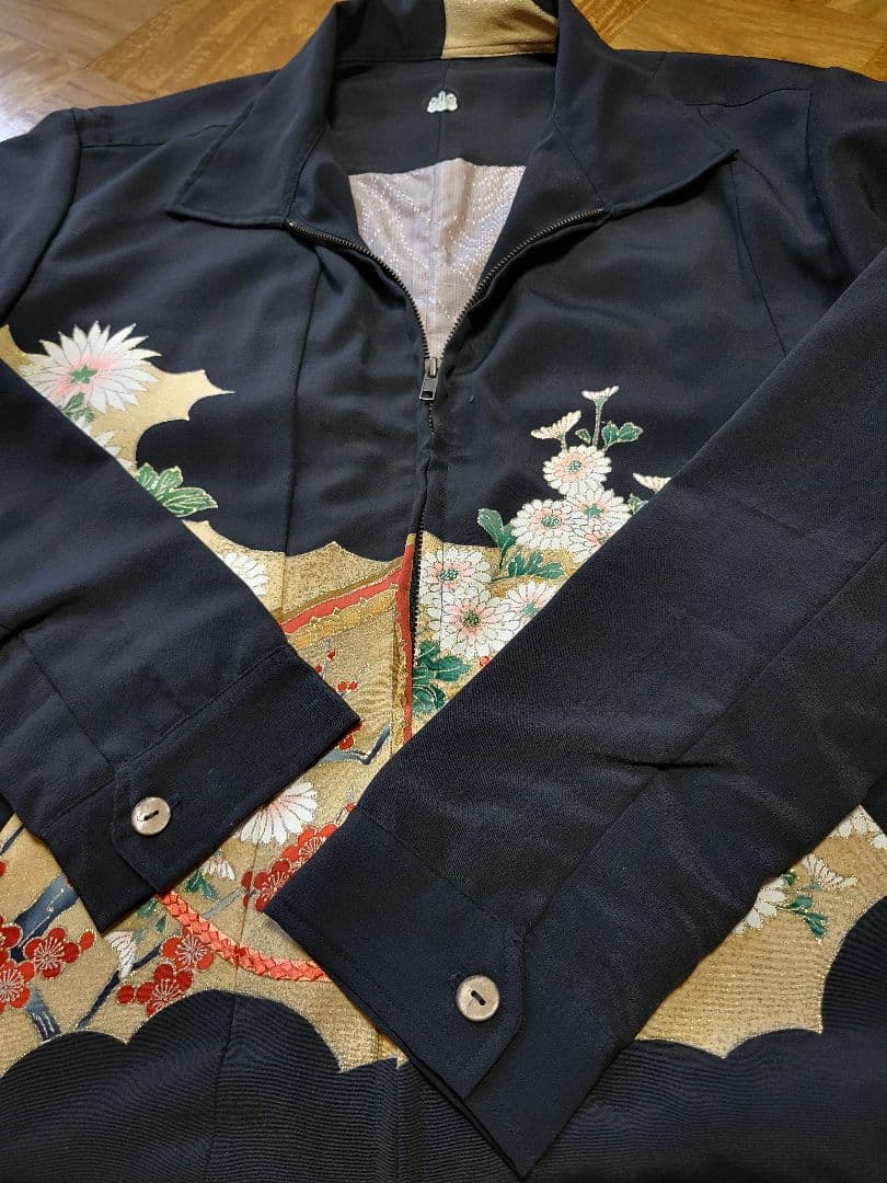 め0942着物リメイク正絹江戸褄吉祥古布黒留袖ジップアップスカジャンハンドメイド